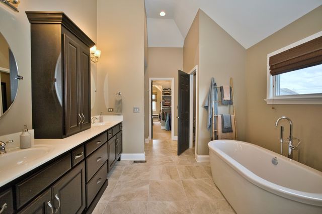 10 Raes Creek Court, Bolingbrook, IL 60490