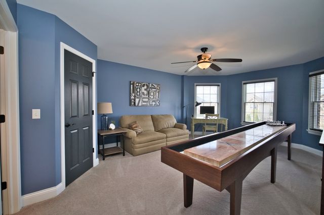 10 Raes Creek Court, Bolingbrook, IL 60490