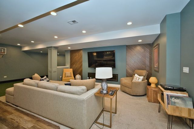 10 Raes Creek Court, Bolingbrook, IL 60490