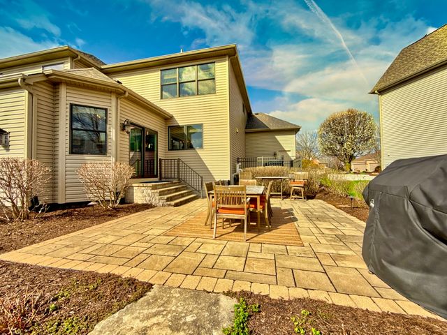 10 Raes Creek Court, Bolingbrook, IL 60490