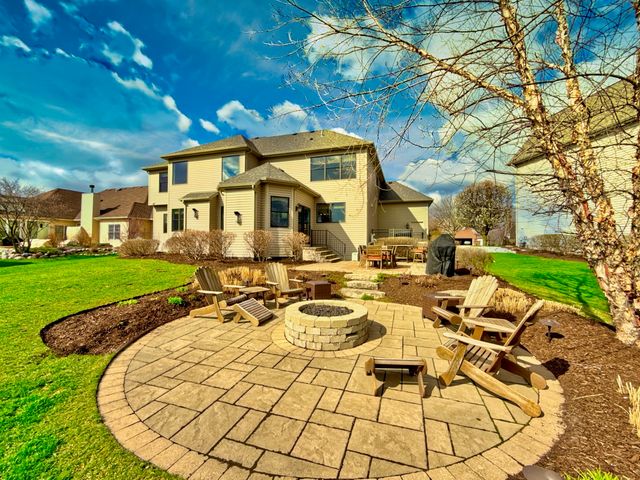 10 Raes Creek Court, Bolingbrook, IL 60490