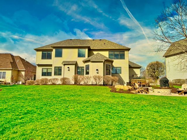 10 Raes Creek Court, Bolingbrook, IL 60490