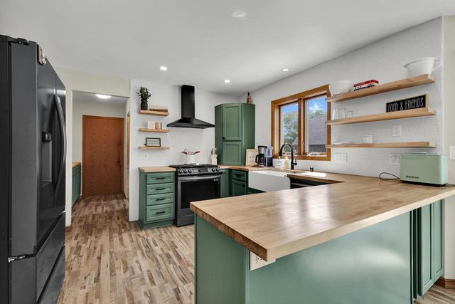 W173N4845 Crabapple COURT, Menomonee Falls, WI 53051