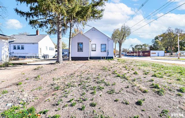 1229 S 8TH Street, Pekin, IL 61554