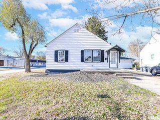 1229 S 8TH Street, Pekin, IL 61554