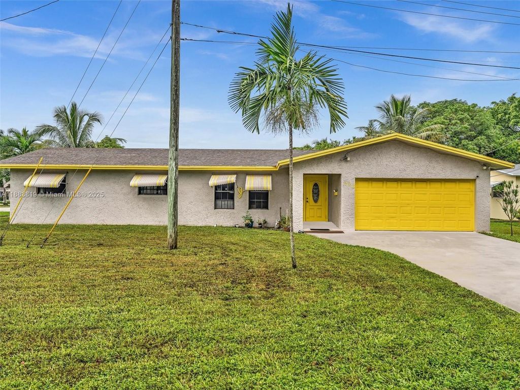 228 SW 5th Ave, Hallandale Beach, FL 33009