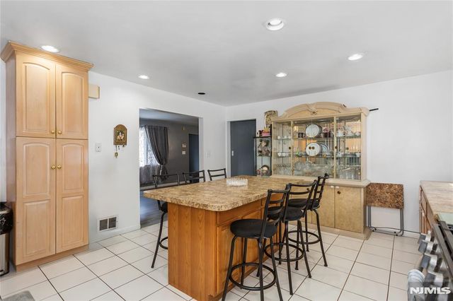 28 Logan Place, Lodi, NJ 07644