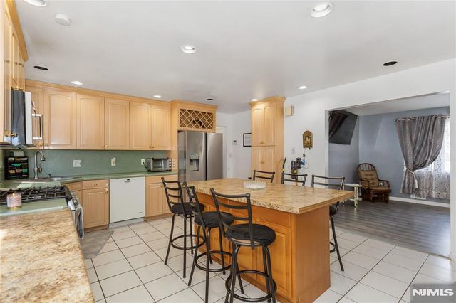 28 Logan Place, Lodi, NJ 07644