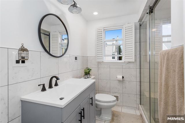 28 Logan Place, Lodi, NJ 07644