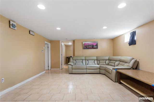 28 Logan Place, Lodi, NJ 07644