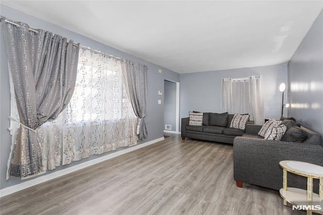 28 Logan Place, Lodi, NJ 07644