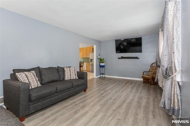 28 Logan Place, Lodi, NJ 07644