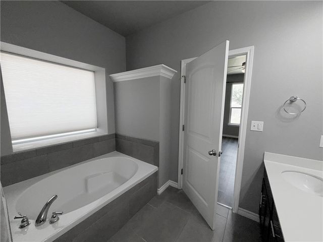 2942 Cantabria St, Corpus Christi, TX 78415