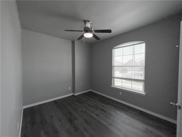 2942 Cantabria St, Corpus Christi, TX 78415