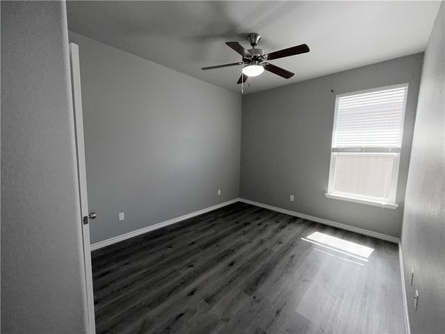 2942 Cantabria St, Corpus Christi, TX 78415