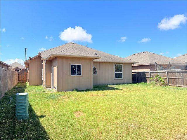 2942 Cantabria St, Corpus Christi, TX 78415