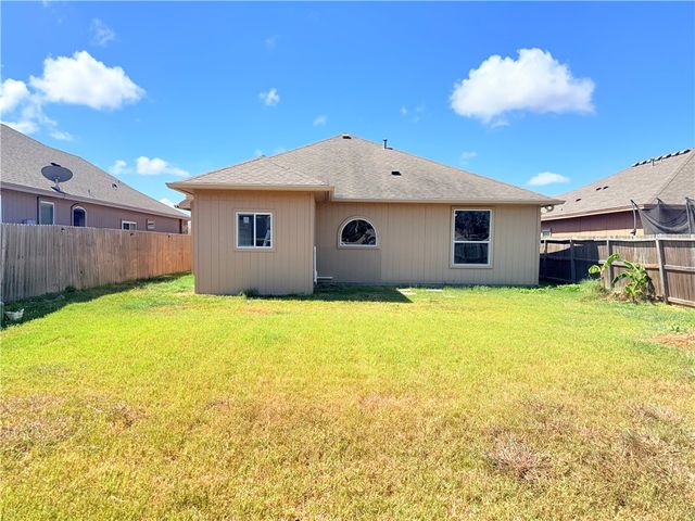 2942 Cantabria St, Corpus Christi, TX 78415