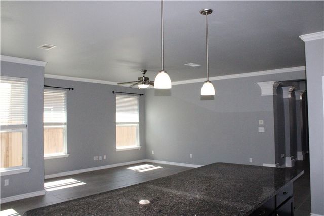 2942 Cantabria St, Corpus Christi, TX 78415