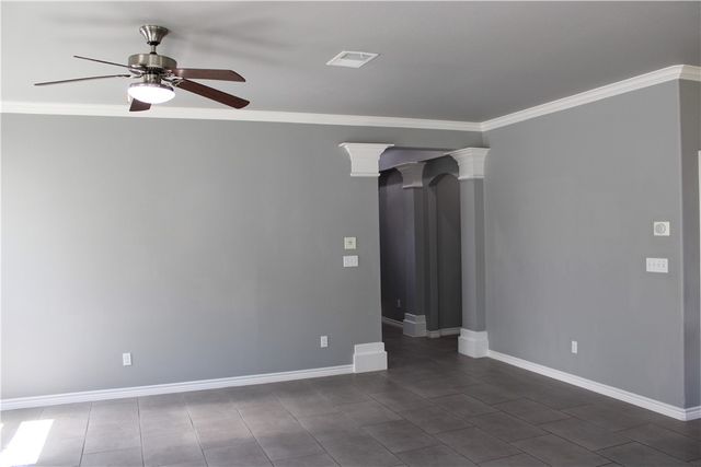 2942 Cantabria St, Corpus Christi, TX 78415