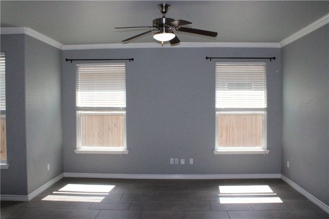 2942 Cantabria St, Corpus Christi, TX 78415