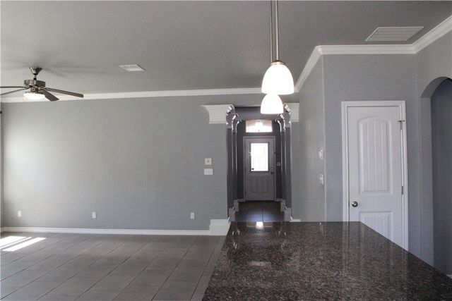 2942 Cantabria St, Corpus Christi, TX 78415