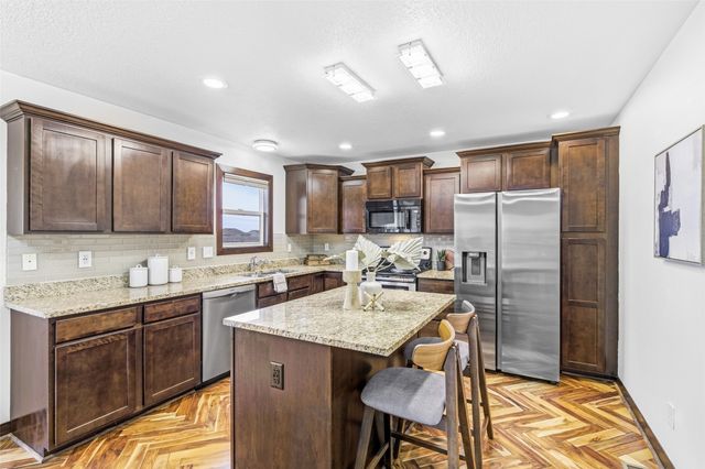 408 28th Street SE, Altoona, IA 50009