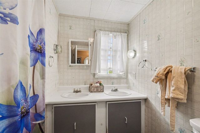 315 Mc Cumber Street, Buchanan, MI 49107