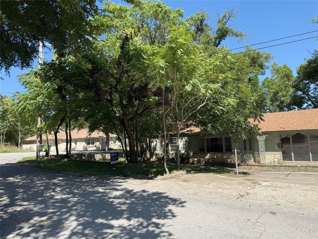 206 Vine Street, Glen Rose, TX 76043