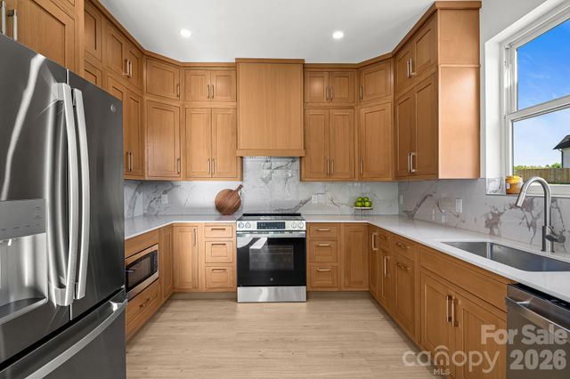 742 New Hope Road, Flat Rock, NC 28731