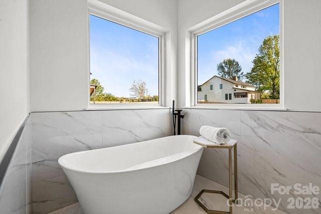 742 New Hope Road, Flat Rock, NC 28731