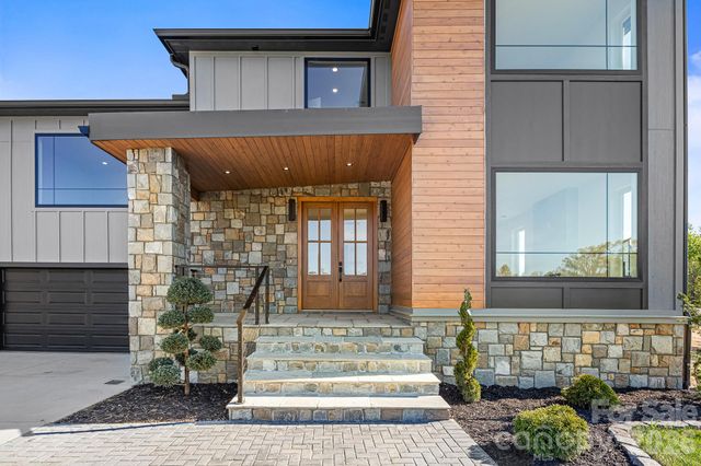 742 New Hope Road, Flat Rock, NC 28731