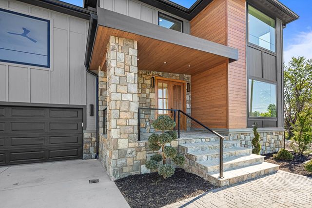 742 New Hope Road, Flat Rock, NC 28731