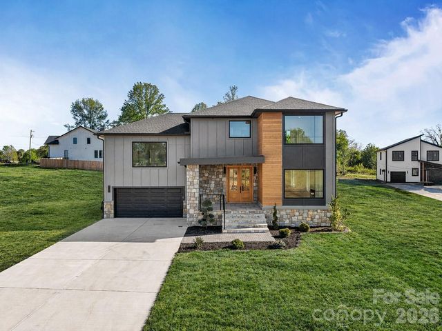742 New Hope Road, Flat Rock, NC 28731