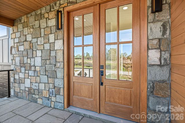 742 New Hope Road, Flat Rock, NC 28731