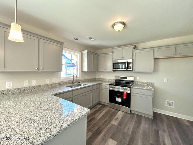 833 Hidden Bridge Drive, Jacksonville, NC 28546