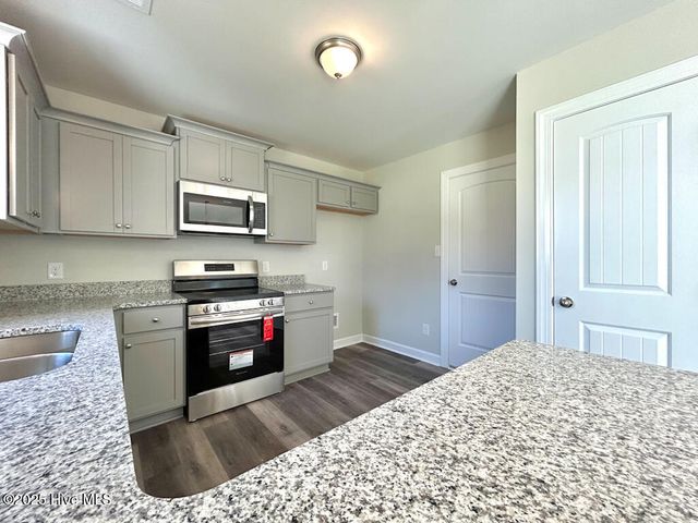 833 Hidden Bridge Drive, Jacksonville, NC 28546