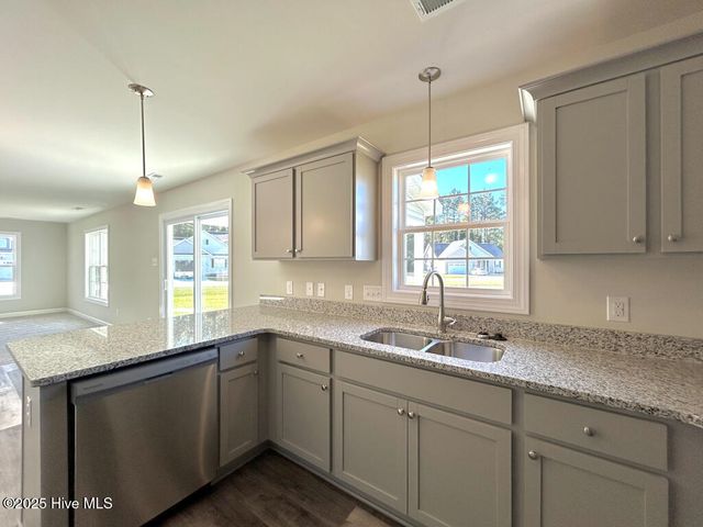 833 Hidden Bridge Drive, Jacksonville, NC 28546