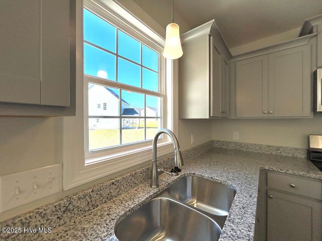 833 Hidden Bridge Drive, Jacksonville, NC 28546