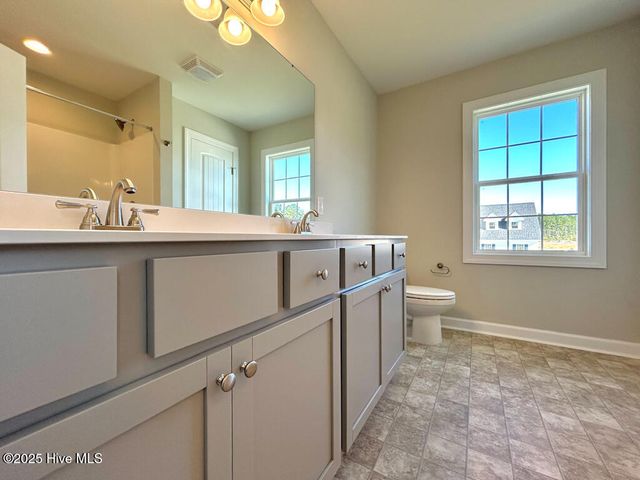 833 Hidden Bridge Drive, Jacksonville, NC 28546