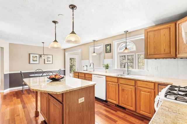 192 Fairway Dr, Attleboro, MA 02703