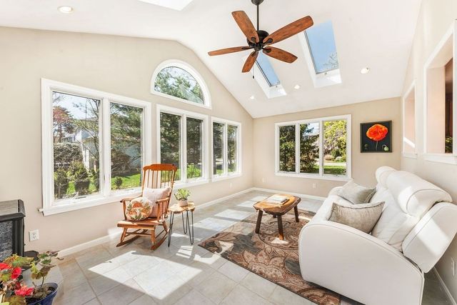 192 Fairway Dr, Attleboro, MA 02703