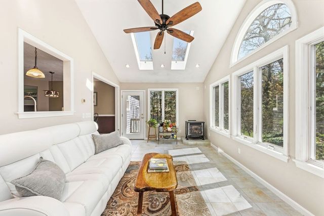 192 Fairway Dr, Attleboro, MA 02703