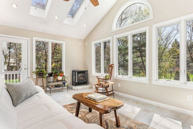 192 Fairway Dr, Attleboro, MA 02703