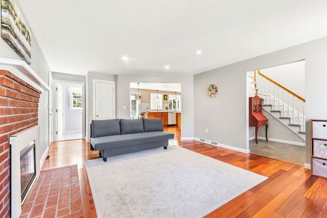 192 Fairway Dr, Attleboro, MA 02703