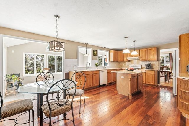 192 Fairway Dr, Attleboro, MA 02703