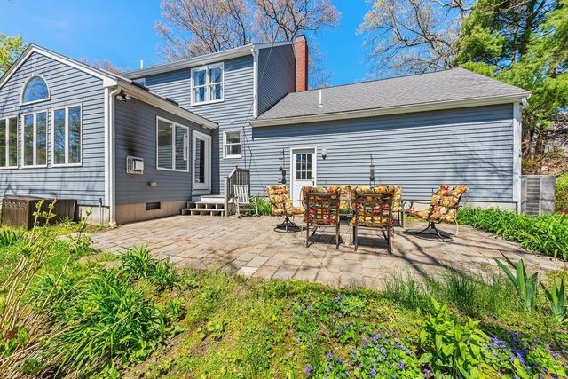 192 Fairway Dr, Attleboro, MA 02703