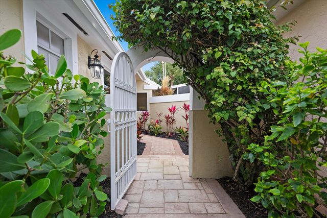 9221 Heathridge Drive, West Palm Beach, FL 33411