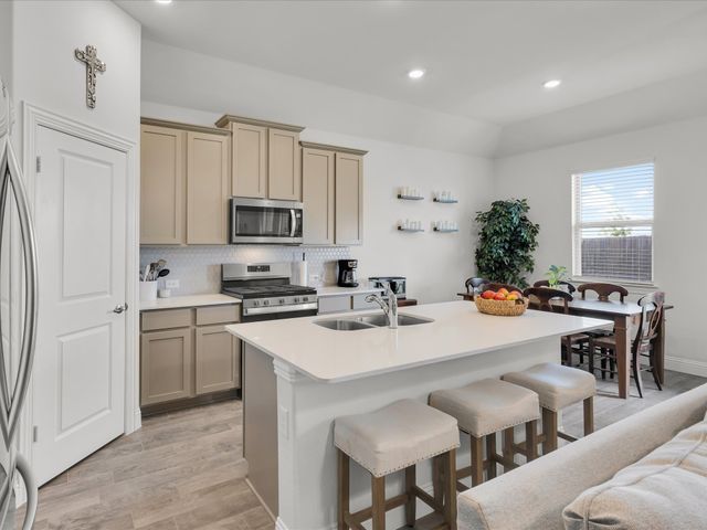 10925 Canyon Mine Drive, Aubrey, TX 76227