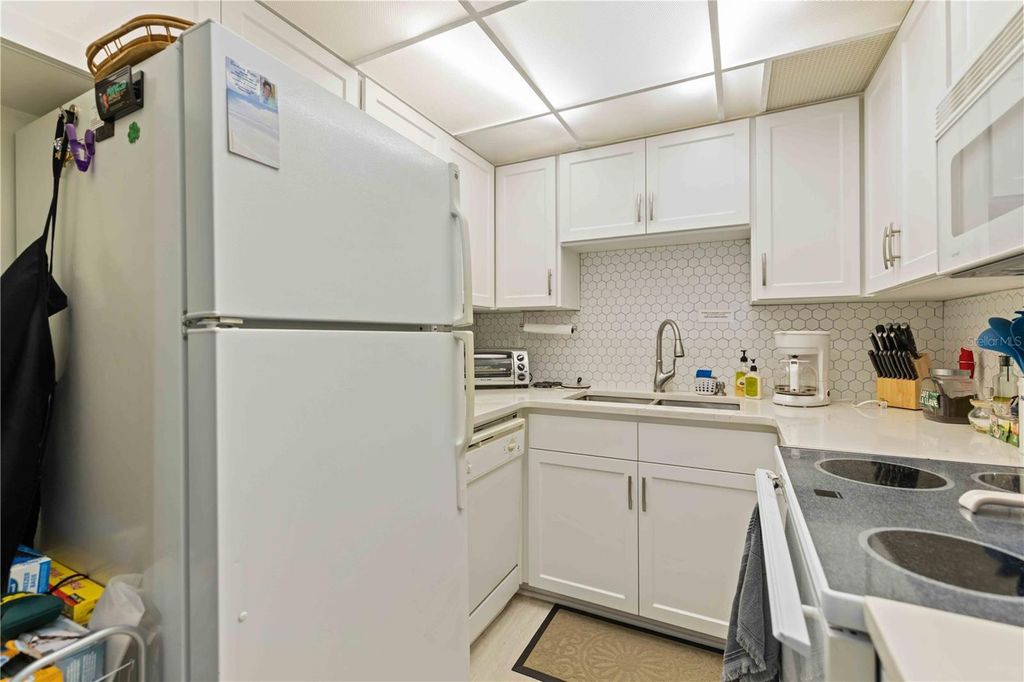 Image 13 of property listing at 244 SAINT AUGUSTINE AVENUE 104, Venice, FL 34285