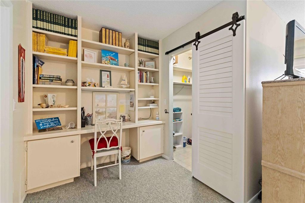 Image 18 of property listing at 244 SAINT AUGUSTINE AVENUE 104, Venice, FL 34285